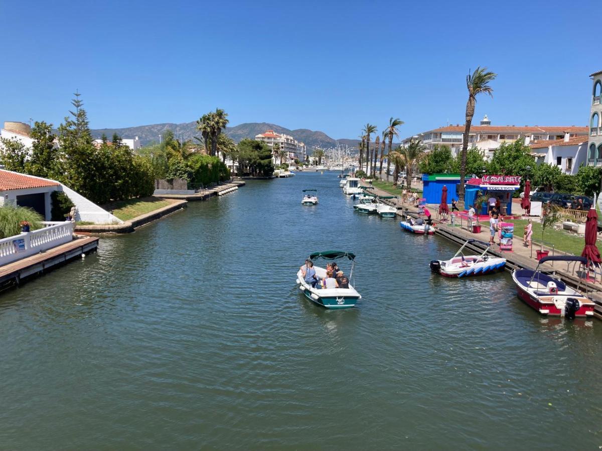 Charmante Maison Coeur De Ville 650M Plage Empuriabrava Eksteriør billede