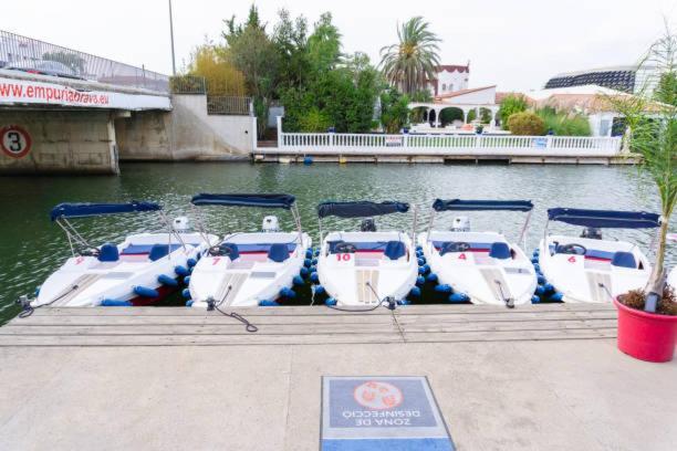 Charmante Maison Coeur De Ville 650M Plage Empuriabrava Eksteriør billede