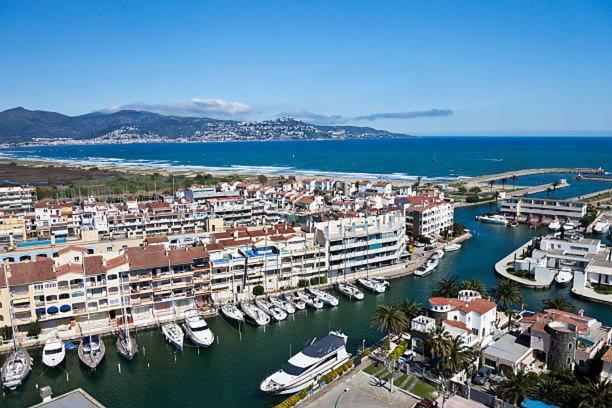 Charmante Maison Coeur De Ville 650M Plage Empuriabrava Eksteriør billede