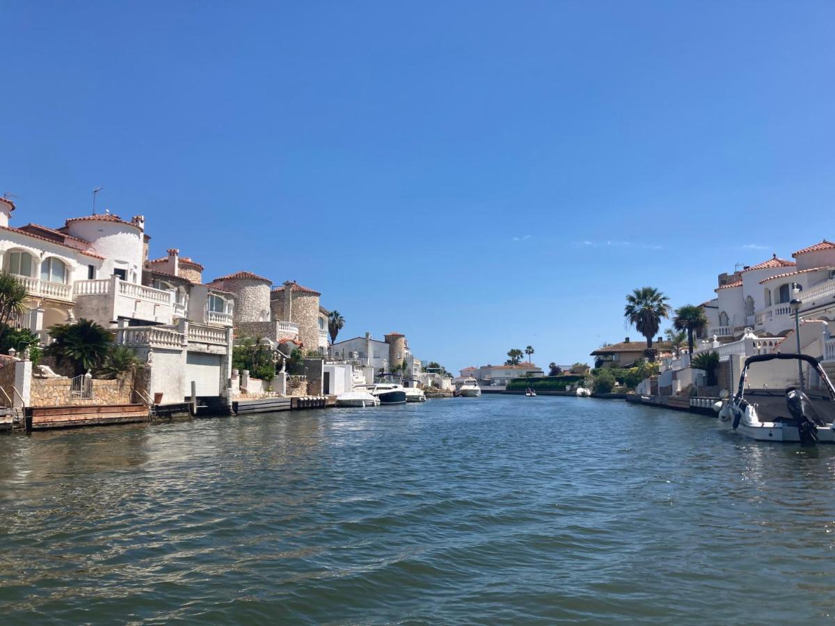 Charmante Maison Coeur De Ville 650M Plage Empuriabrava Eksteriør billede